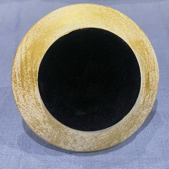 Honeycomb Plate Ring Holder with Bee & Hive - Picture 6 of 14